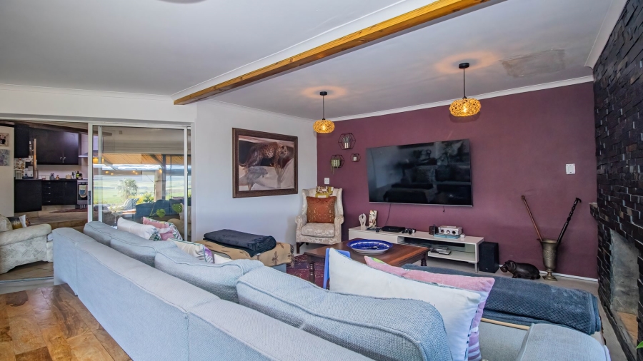 5 Bedroom Property for Sale in Fraaiuitsig Western Cape